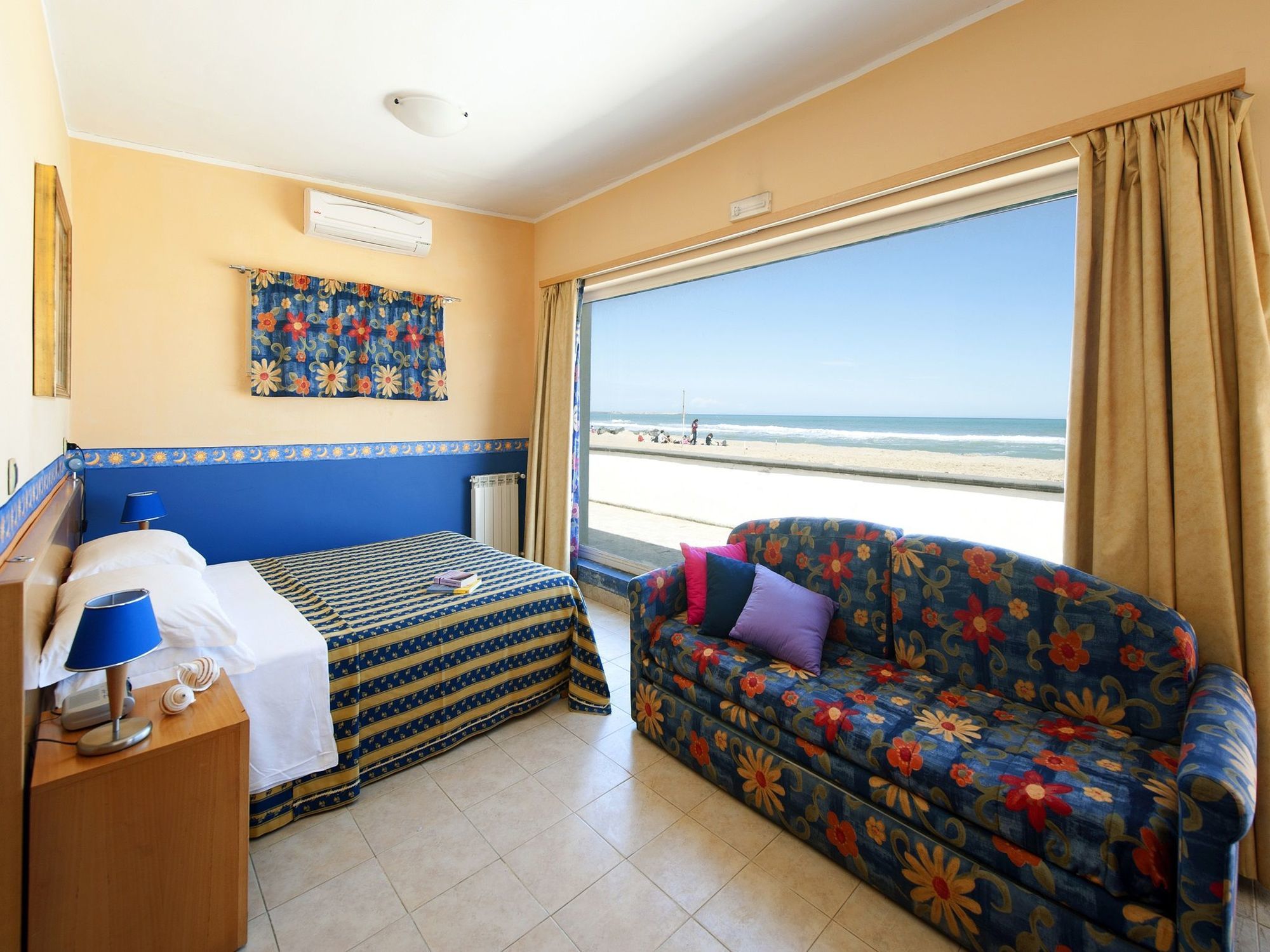 Villaggio Albergo Internazionale La Plaja Katanya Dış mekan fotoğraf